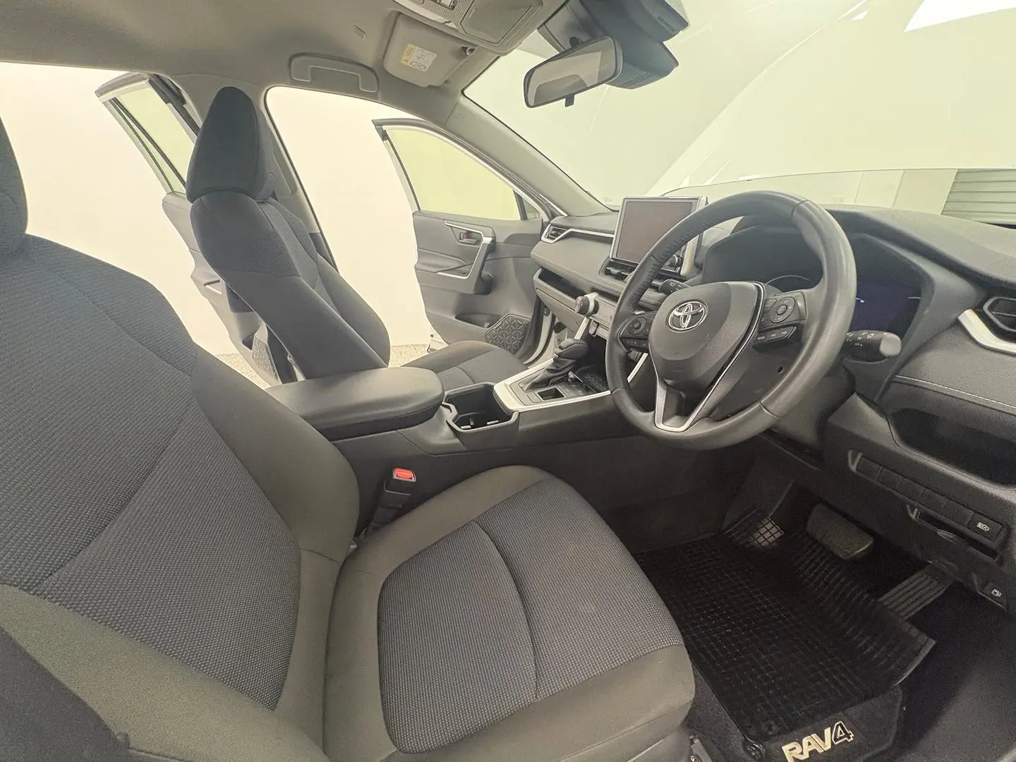 2024 Toyota RAV4 Gallery Image 18