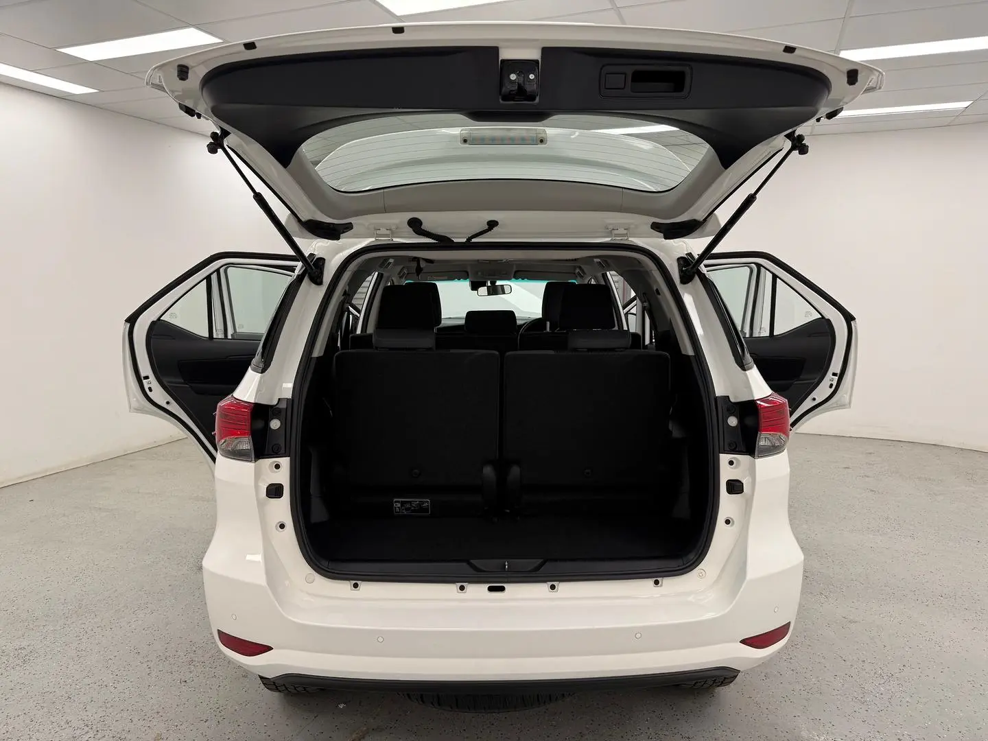 2024 Toyota Fortuner Gallery Image 14