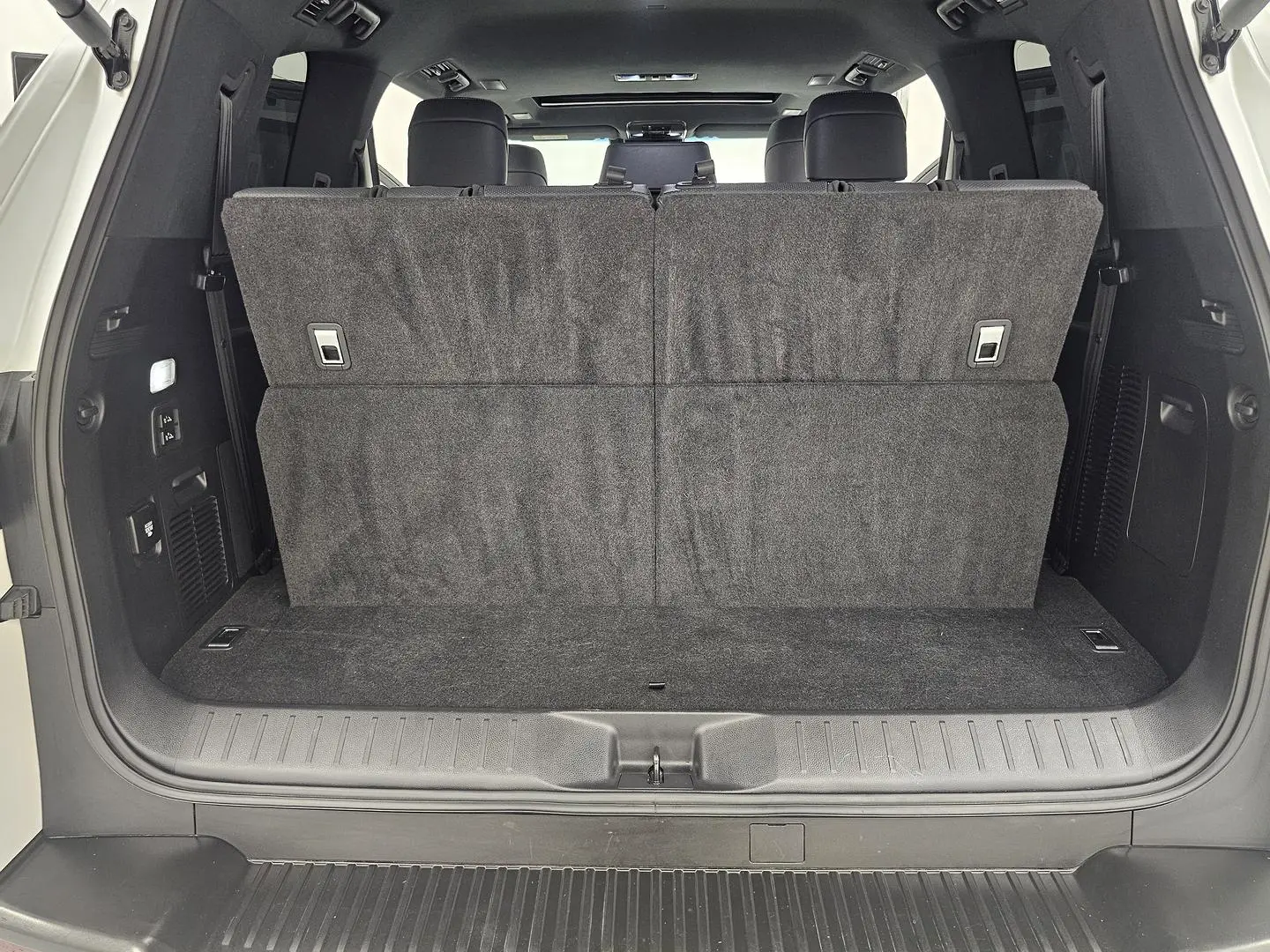 2023 Lexus LX Gallery Image 19