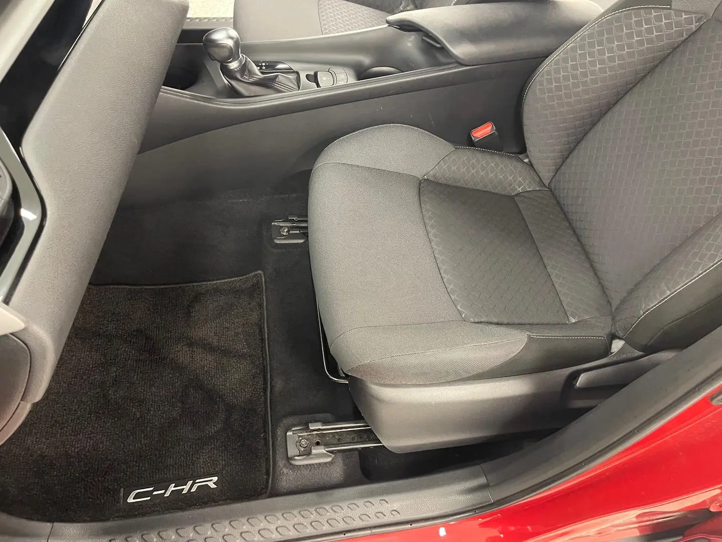 2020 Toyota C-HR Gallery Image 18