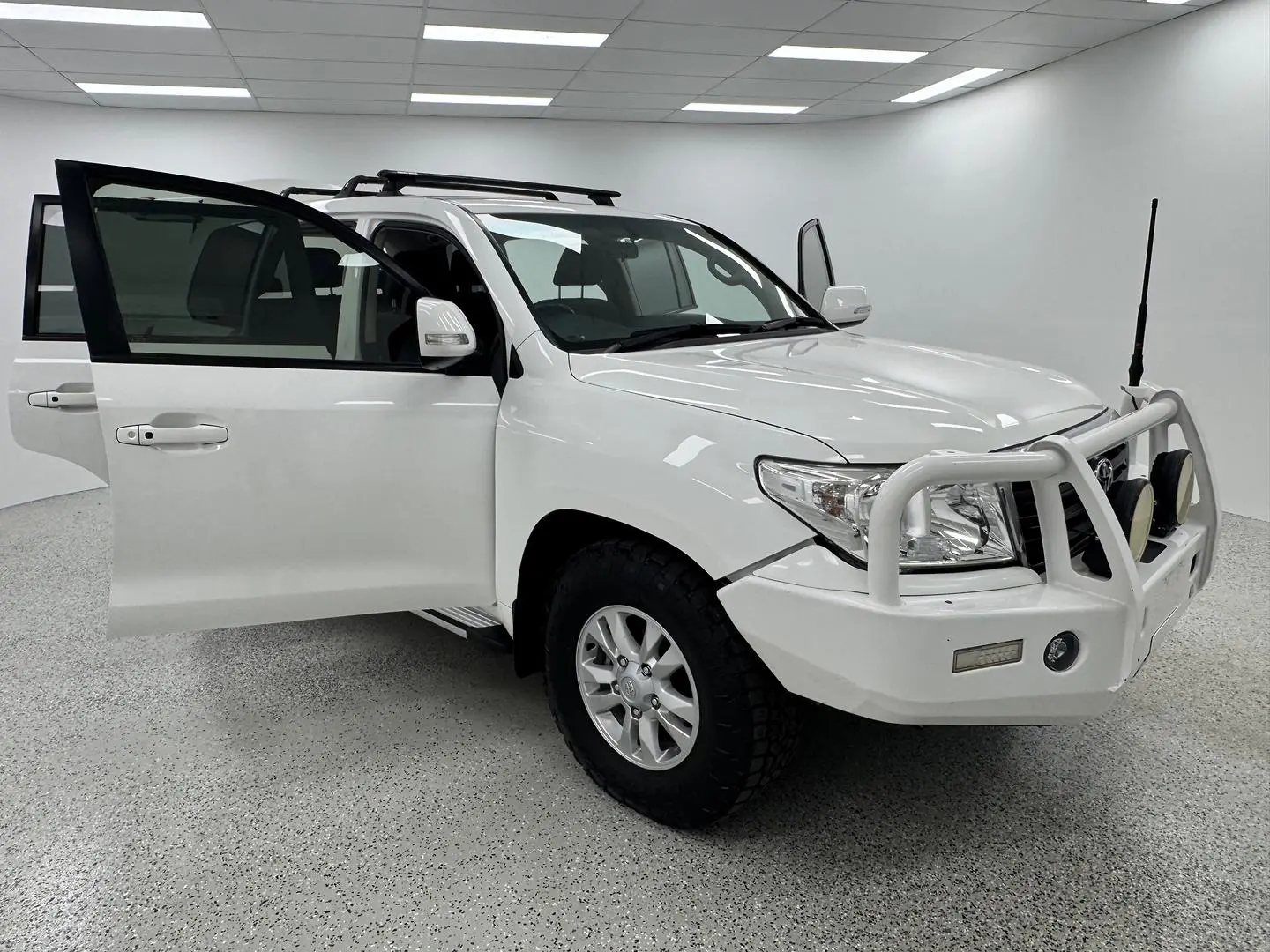 2015 Toyota Landcruiser Gallery Image 9