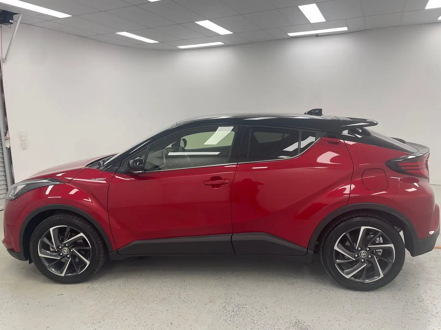 2021 Toyota C-Hr Gallery Image 6