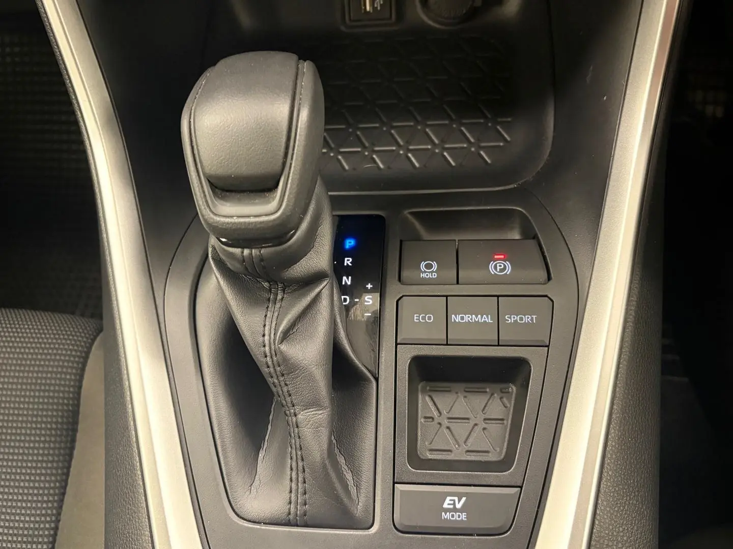 2024 Toyota RAV4 Gallery Image 26