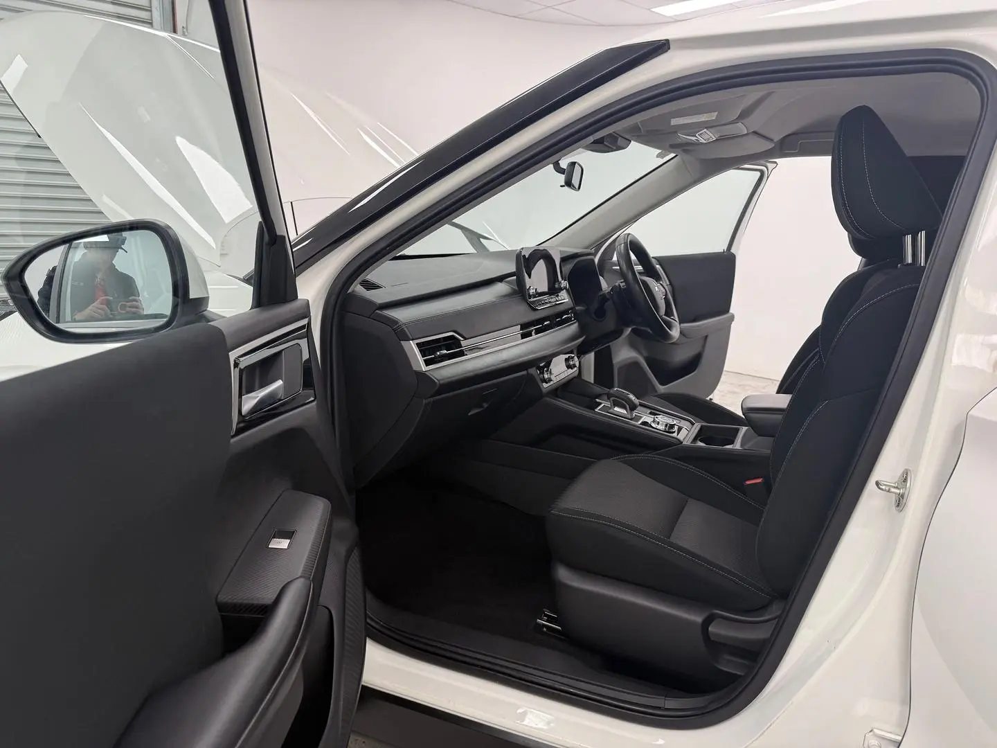 2022 Mitsubishi Outlander Gallery Image 10