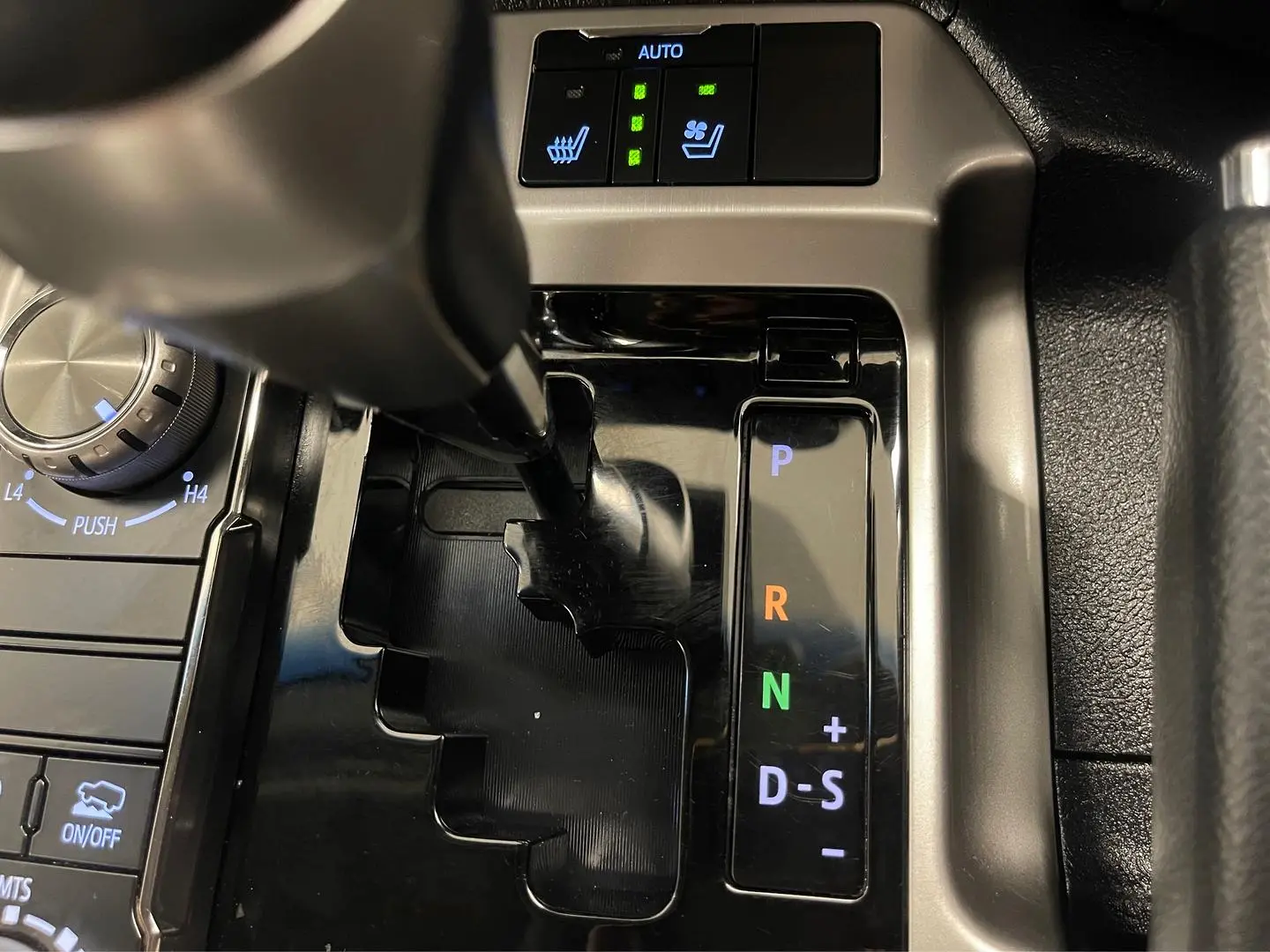 2019 Toyota Landcruiser Gallery Image 33