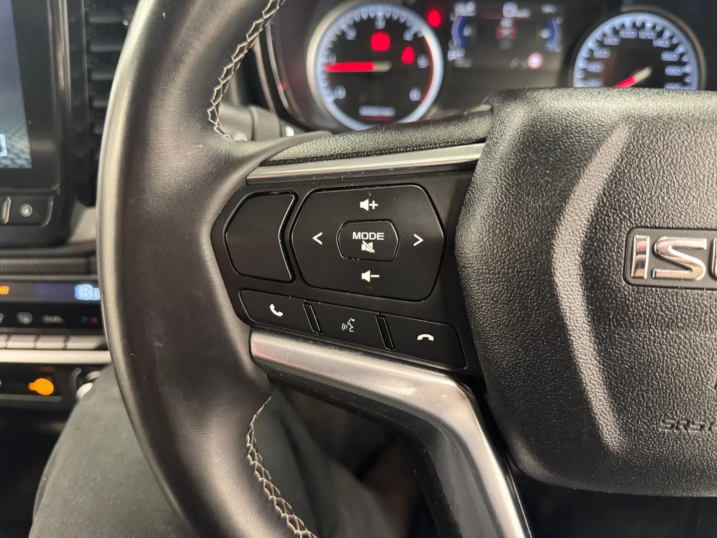 2022 Isuzu D-MAX Gallery Image 18