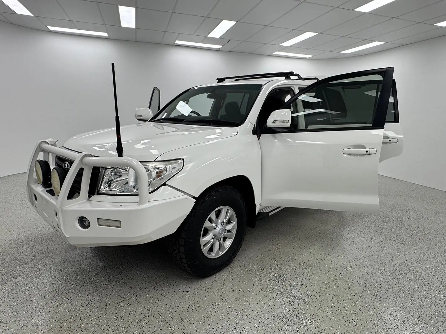 2015 Toyota Landcruiser Gallery Image 13