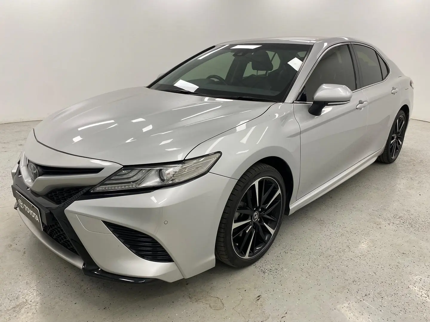 2019 Toyota Camry Gallery Image 7