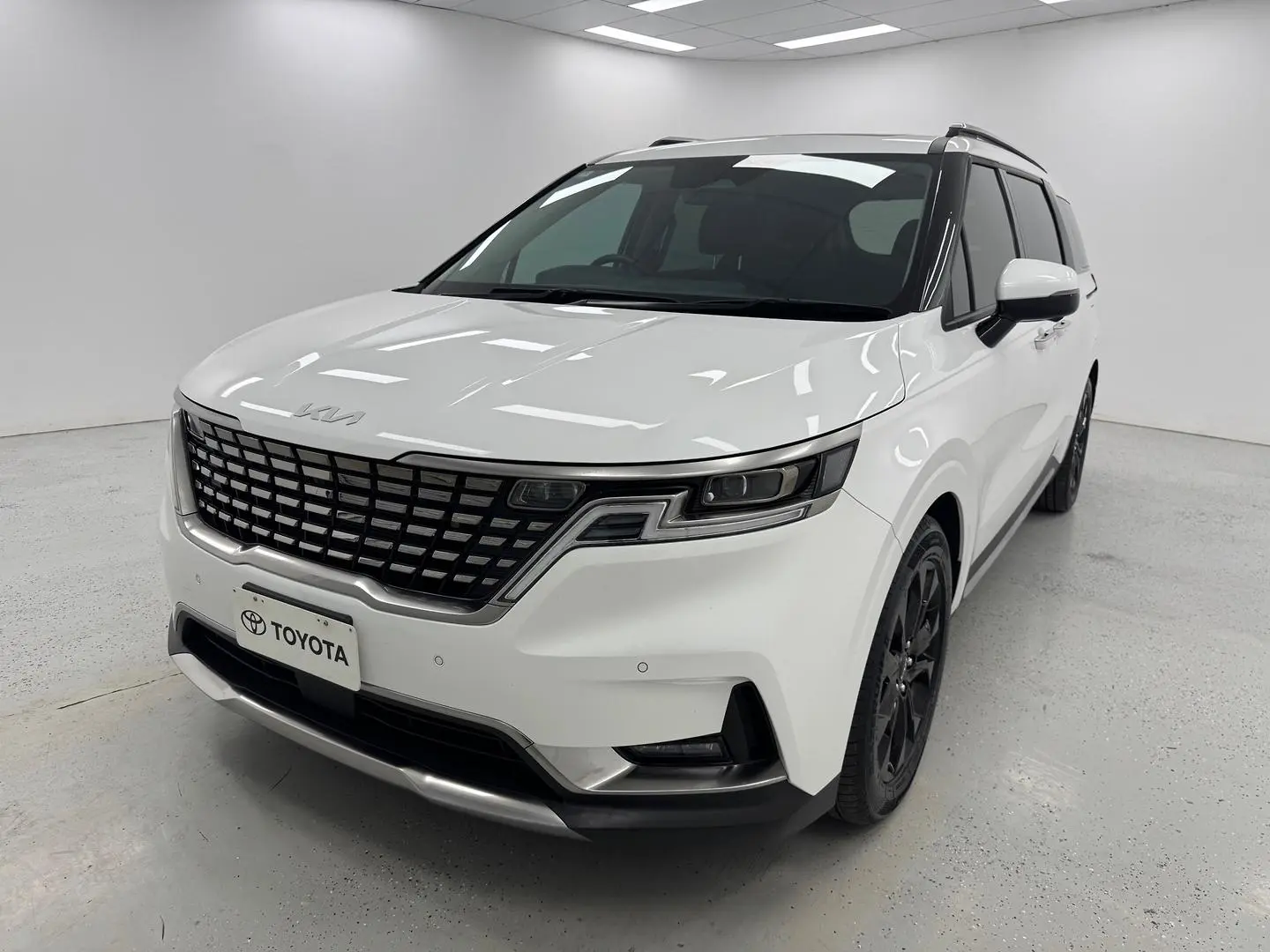 2023 Kia Carnival Gallery Image 6