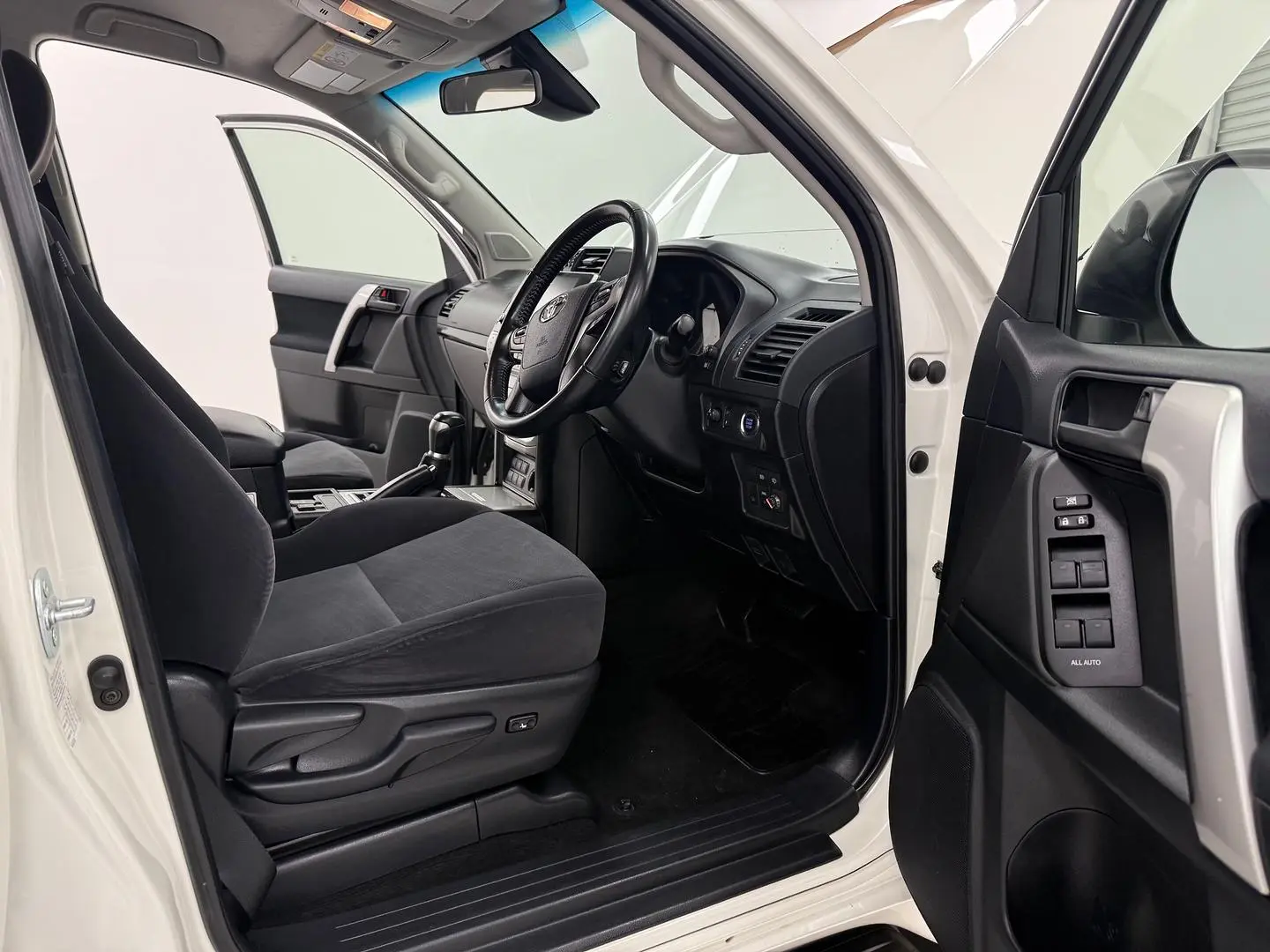 2021 Toyota Landcruiser Prado Gallery Image 20