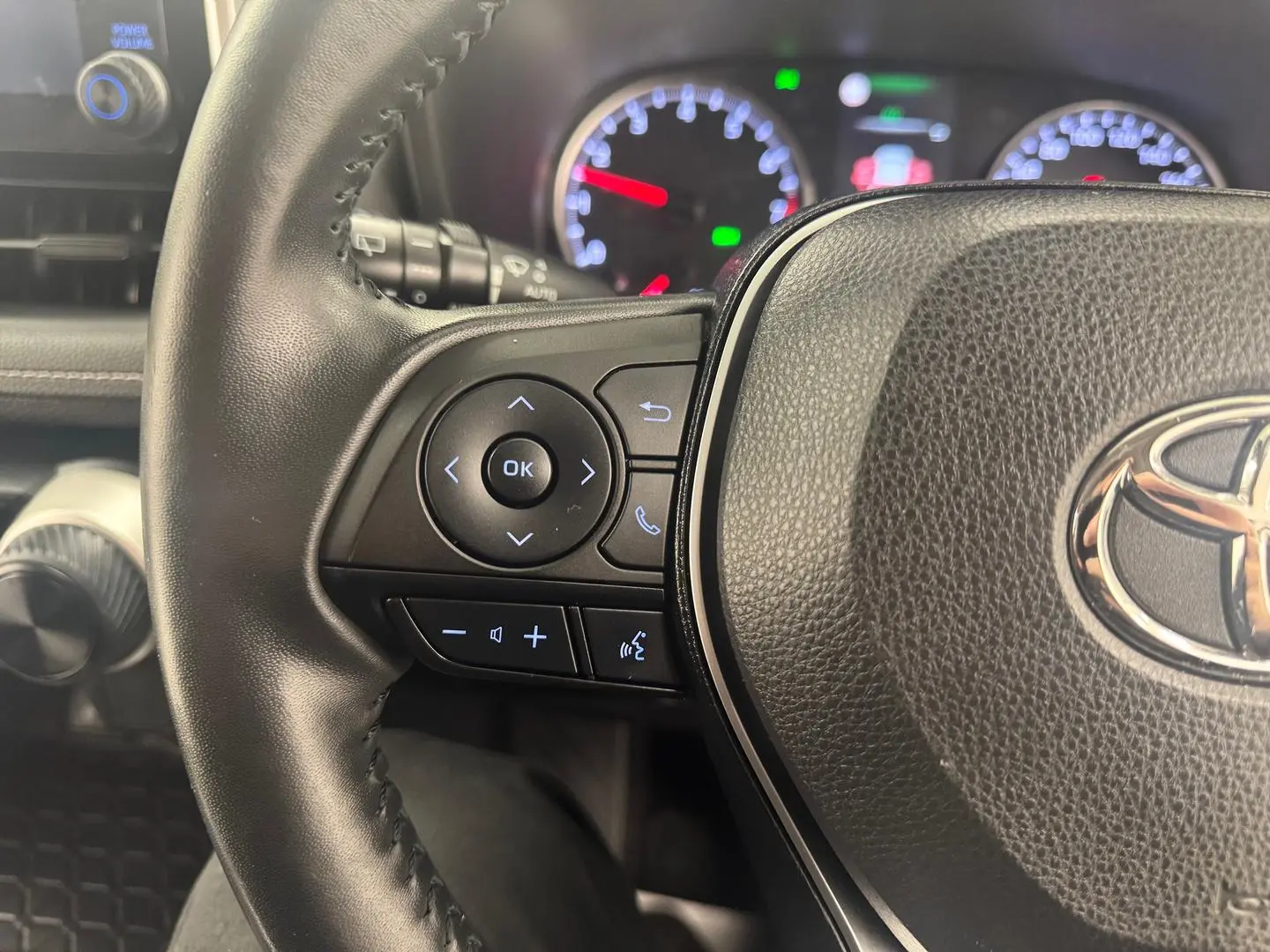 2021 Toyota RAV4 Gallery Image 17