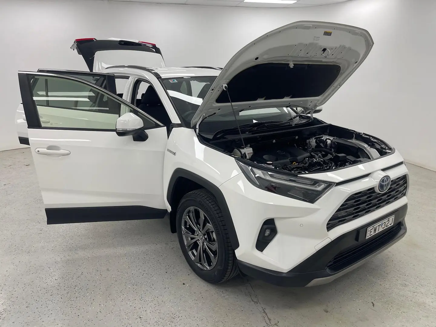 2022 Toyota RAV4 Gallery Image 8