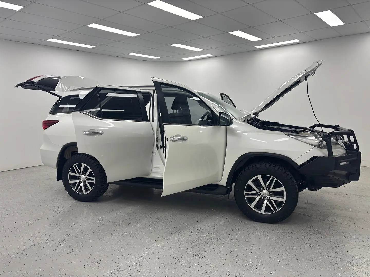 2018 Toyota Fortuner Gallery Image 9