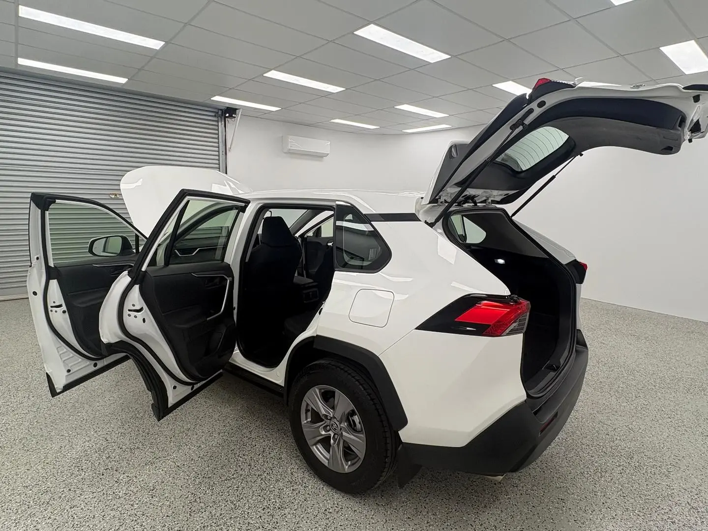 2024 Toyota RAV4 Gallery Image 13