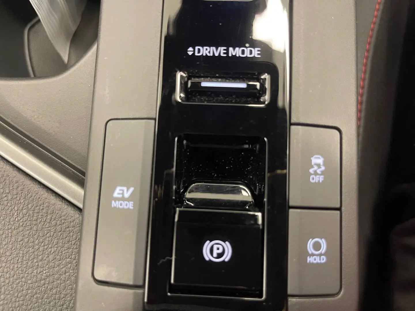 2025 Toyota C-HR Gallery Image 32