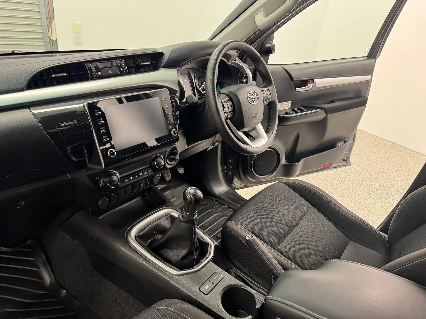 2022 Toyota Hilux Gallery Image 32