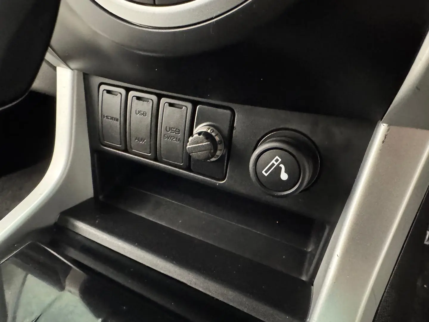 2018 Isuzu MU-X Gallery Image 21