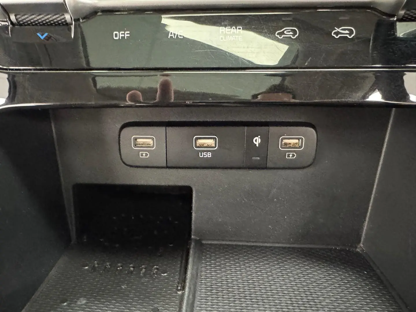 2023 Kia Carnival Gallery Image 17