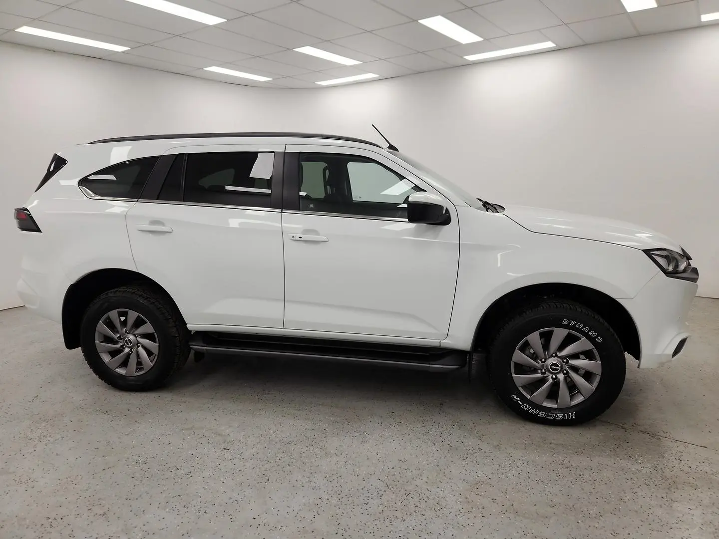 2023 Isuzu MU-X Gallery Image 2