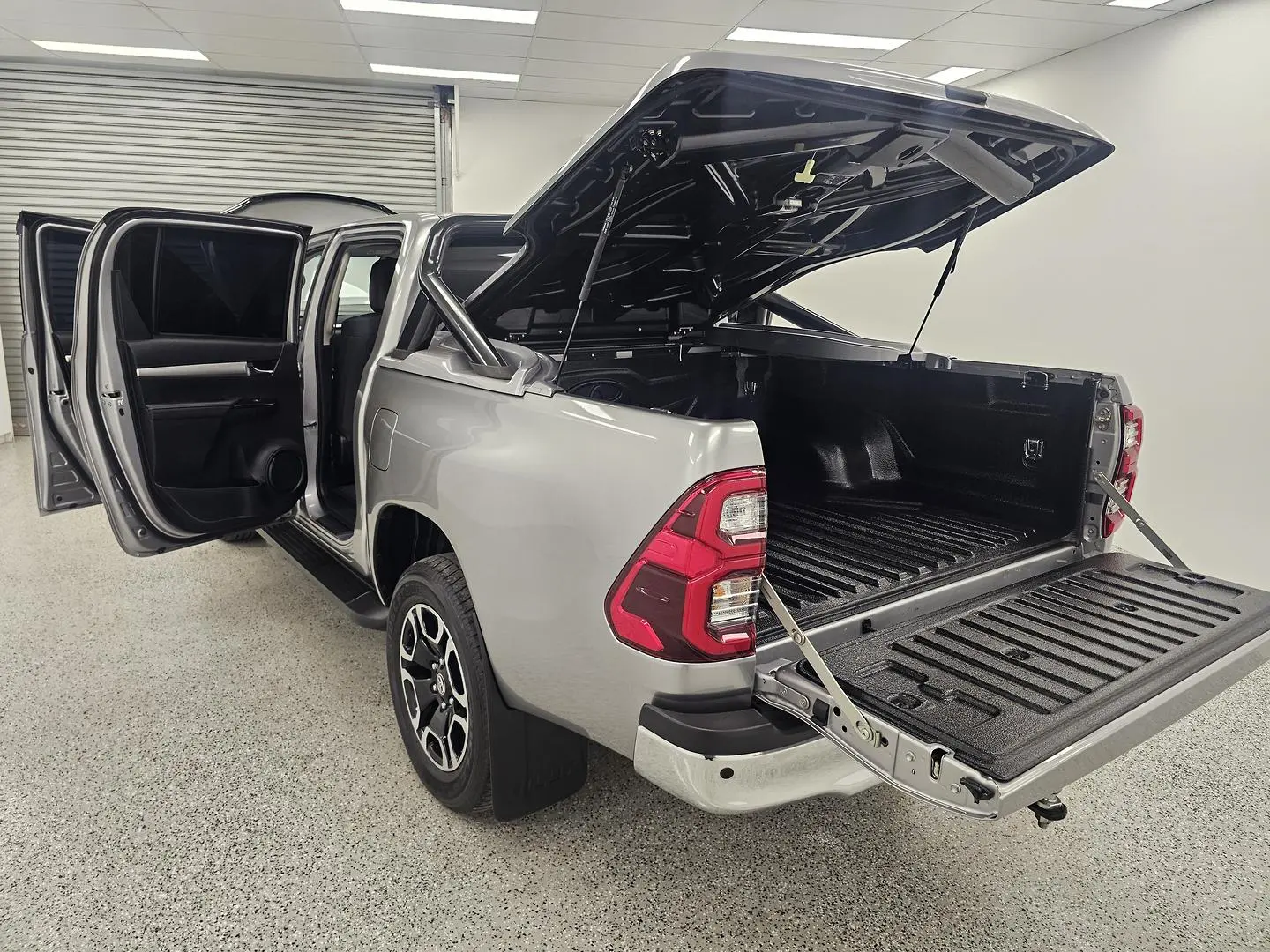 2021 Toyota Hilux Gallery Image 16