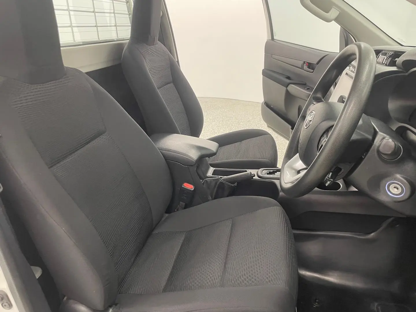 2020 Toyota Hilux Gallery Image 18