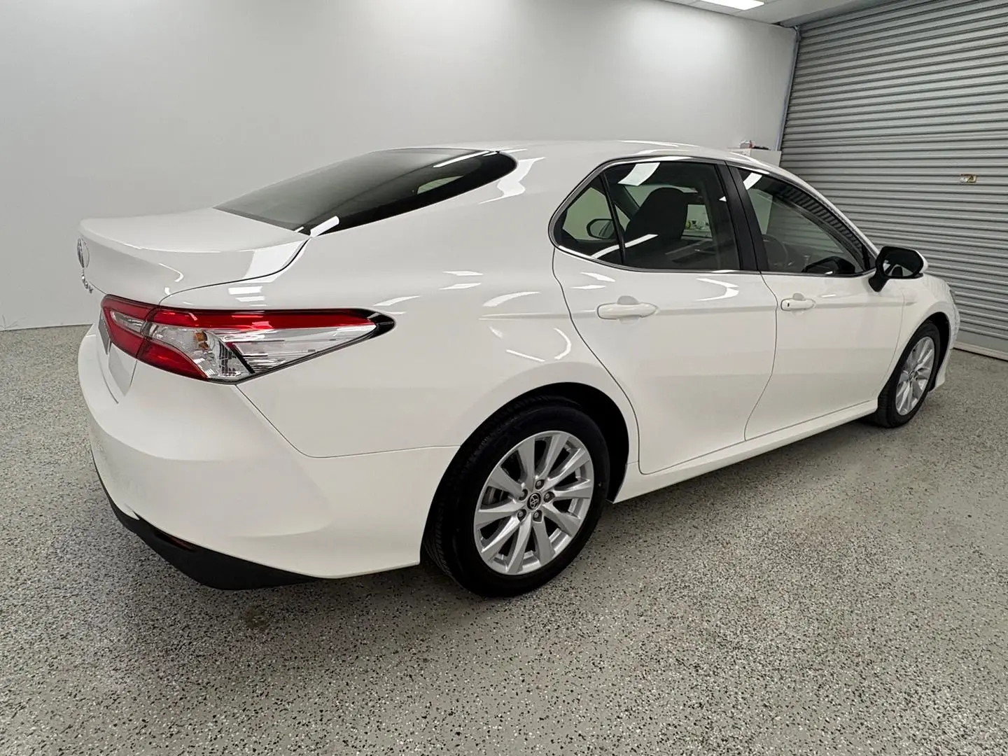 2019 Toyota Camry Gallery Image 3