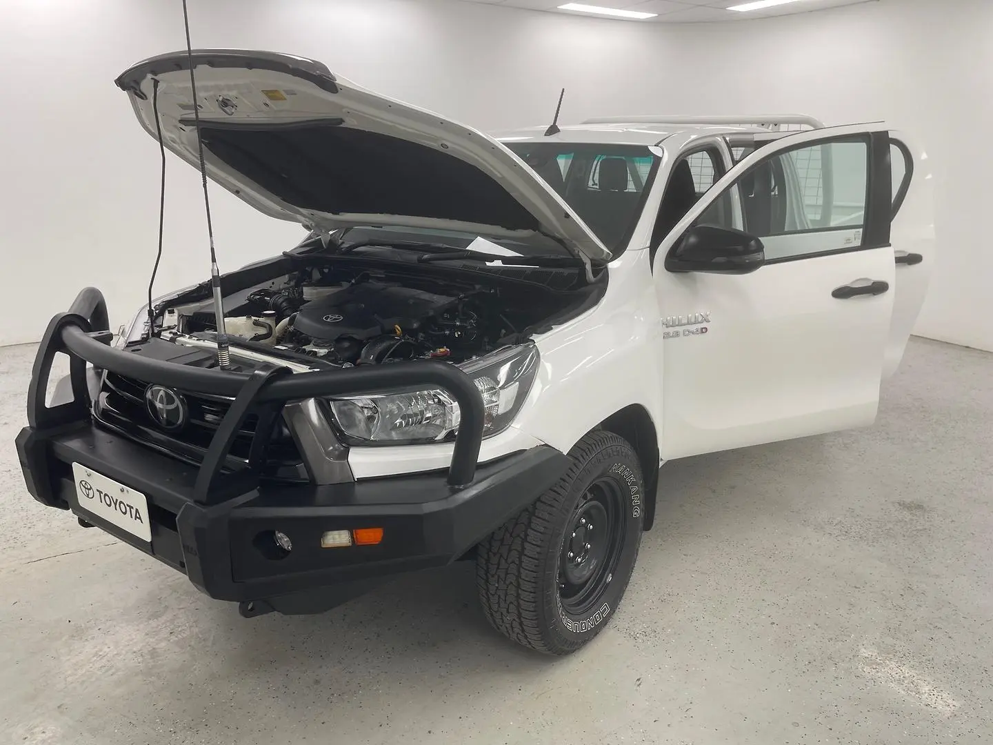 2021 Toyota Hilux Gallery Image 11