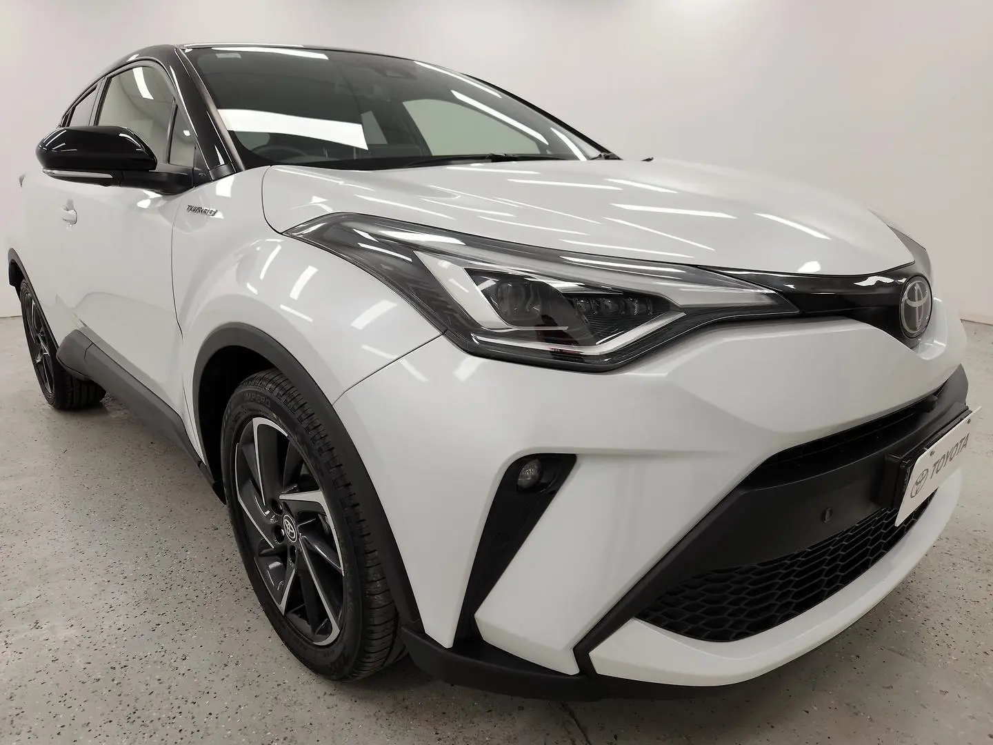 2022 Toyota C-HR Gallery Image 1