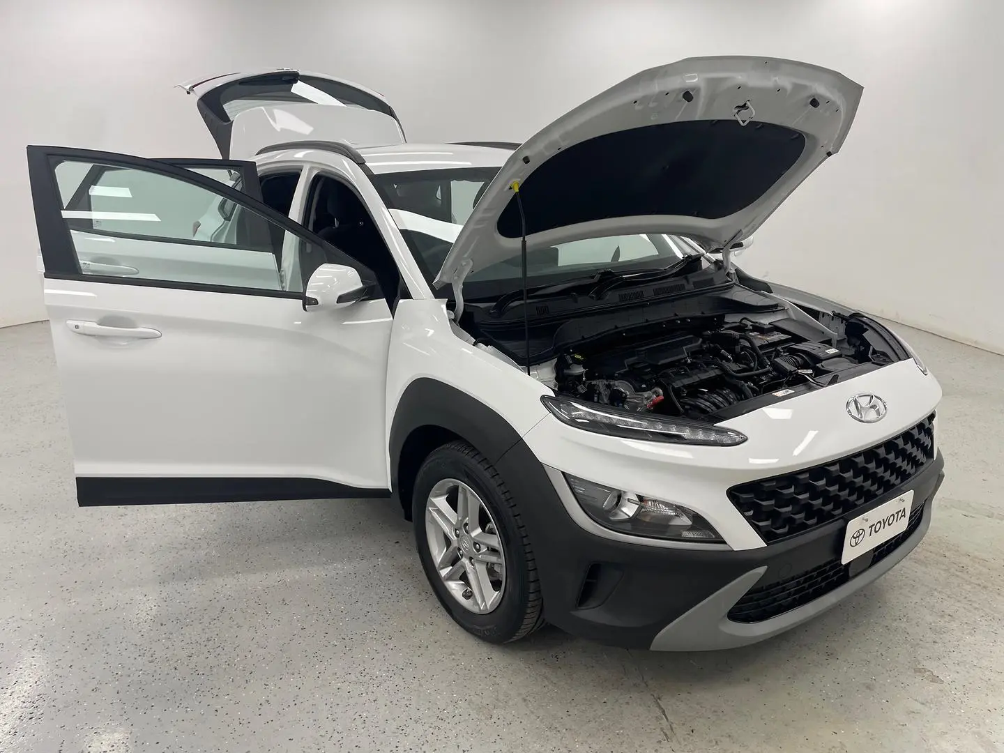 2023 Hyundai Kona Gallery Image 8