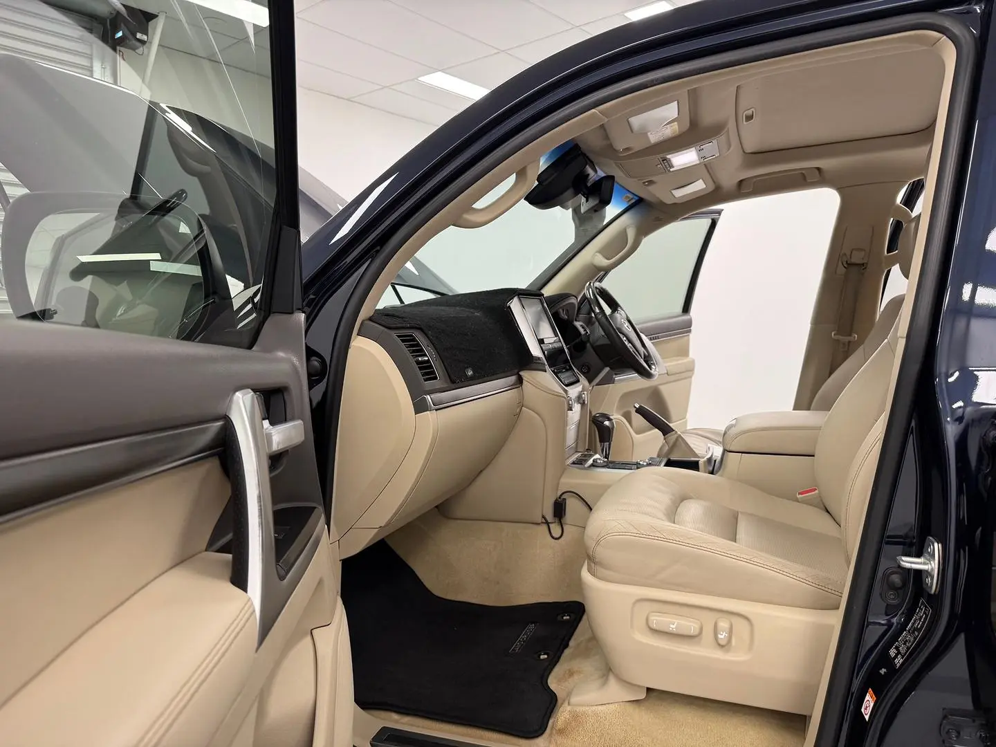 2018 Toyota Landcruiser Gallery Image 12