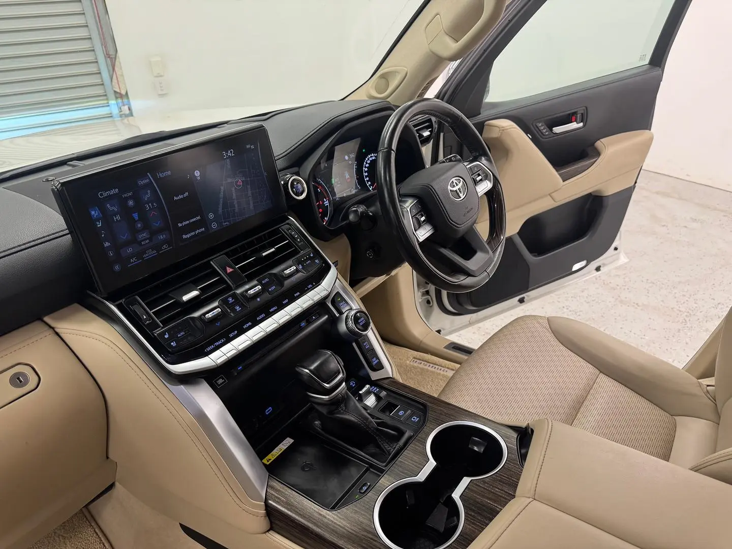 2022 Toyota Landcruiser Gallery Image 32