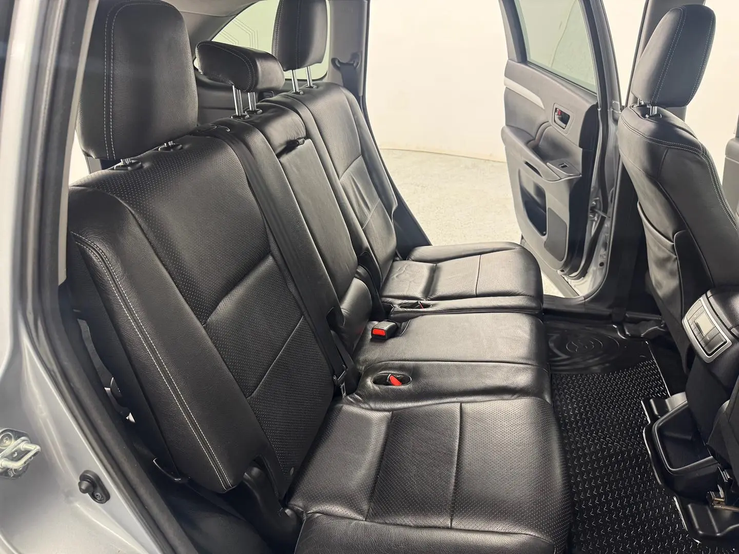 2015 Toyota Kluger Gallery Image 24