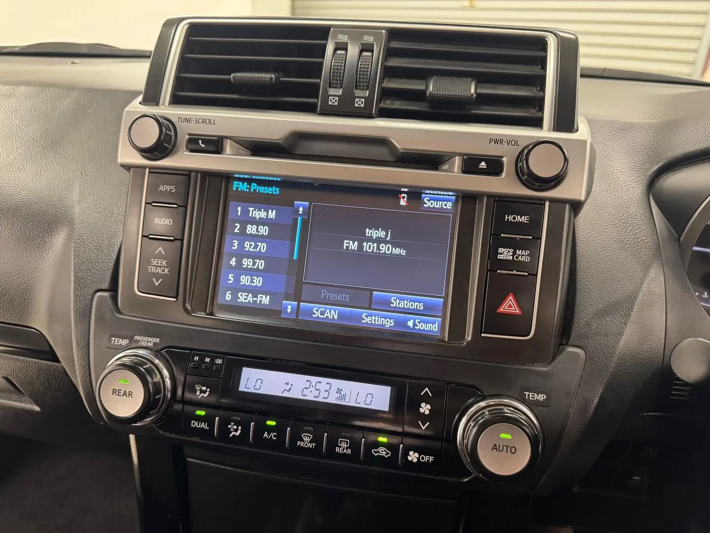 2016 Toyota Landcruiser Prado Gallery Image 22