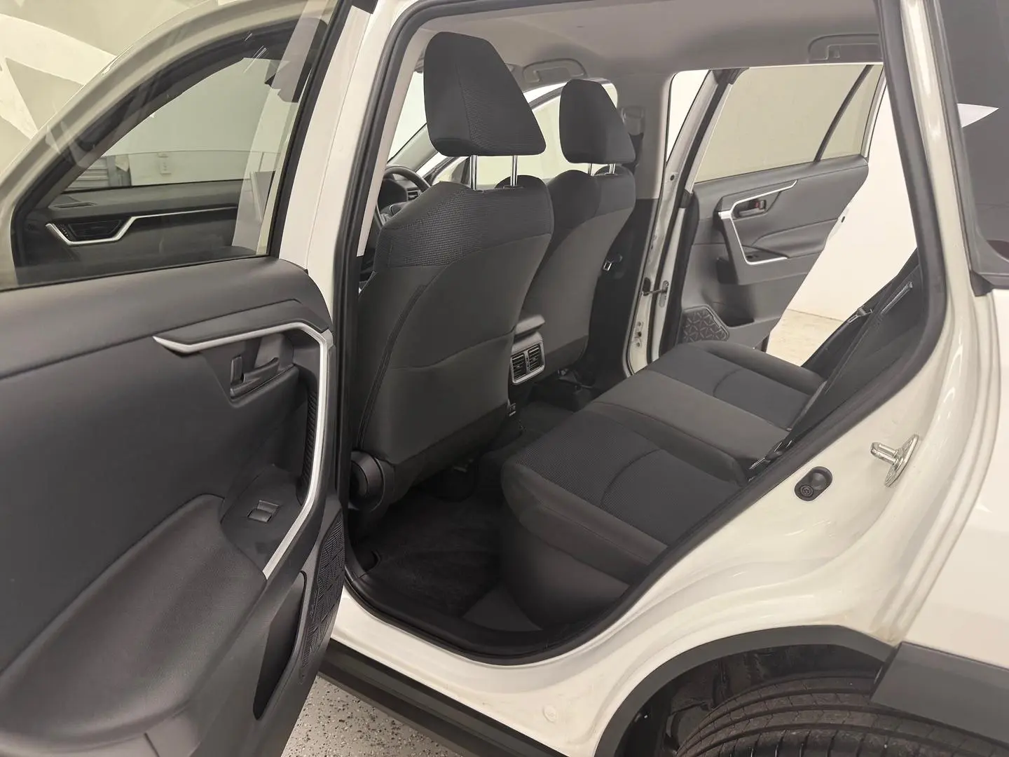 2022 Toyota RAV4 Gallery Image 11