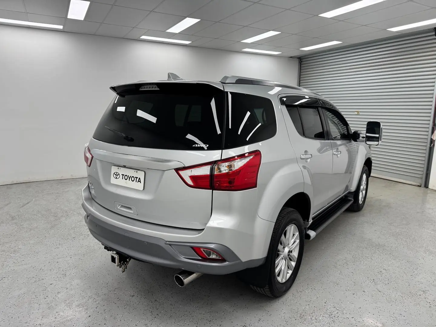 2018 Isuzu MU-X Gallery Image 3