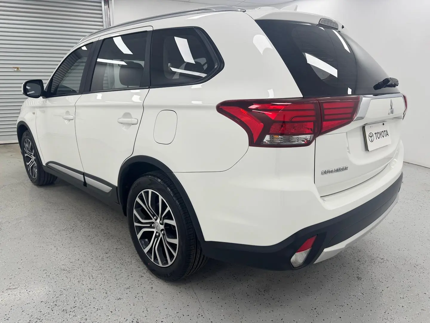 2018 Mitsubishi Outlander Gallery Image 4