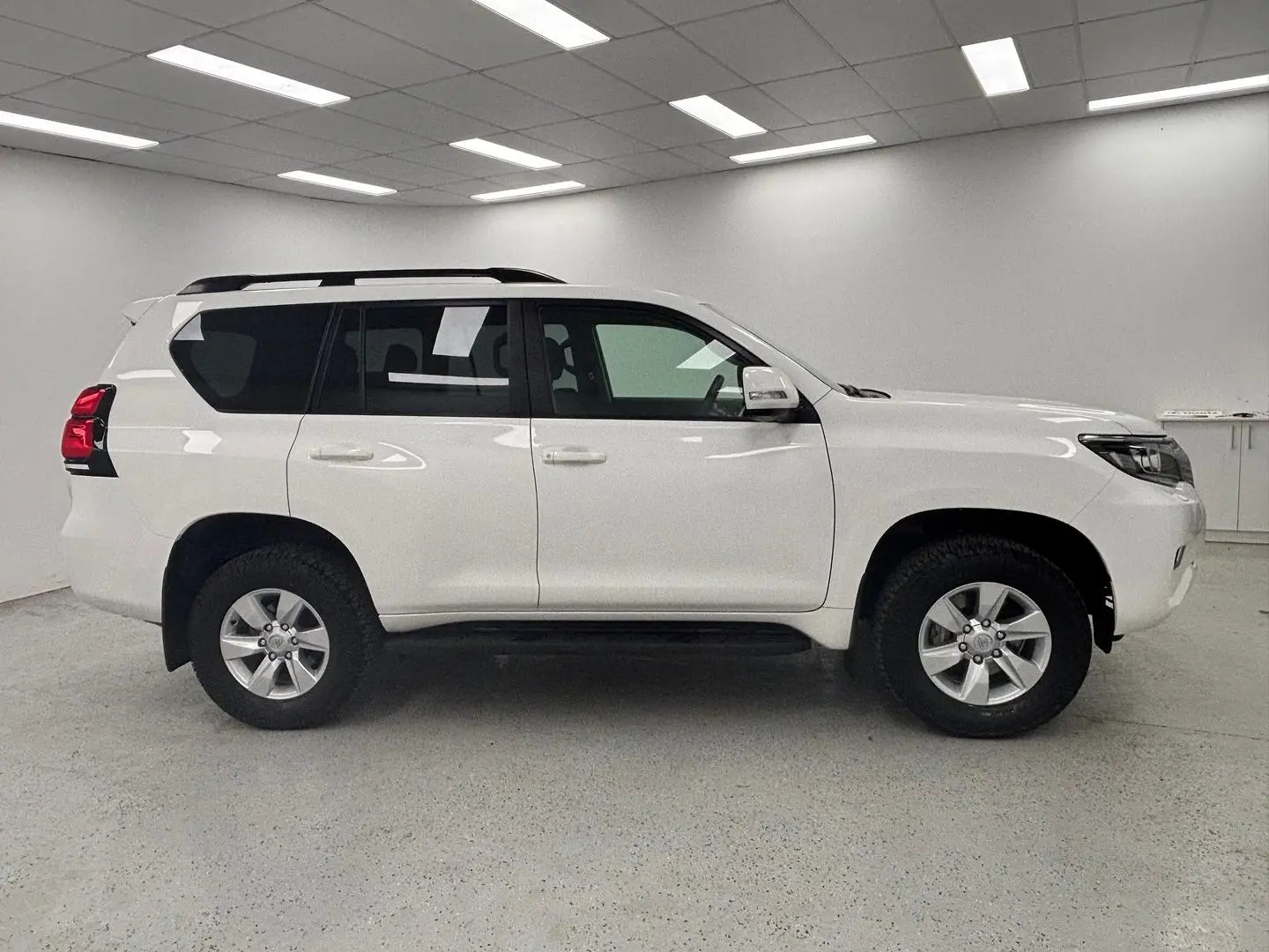 2023 Toyota Landcruiser Prado Gallery Image 2