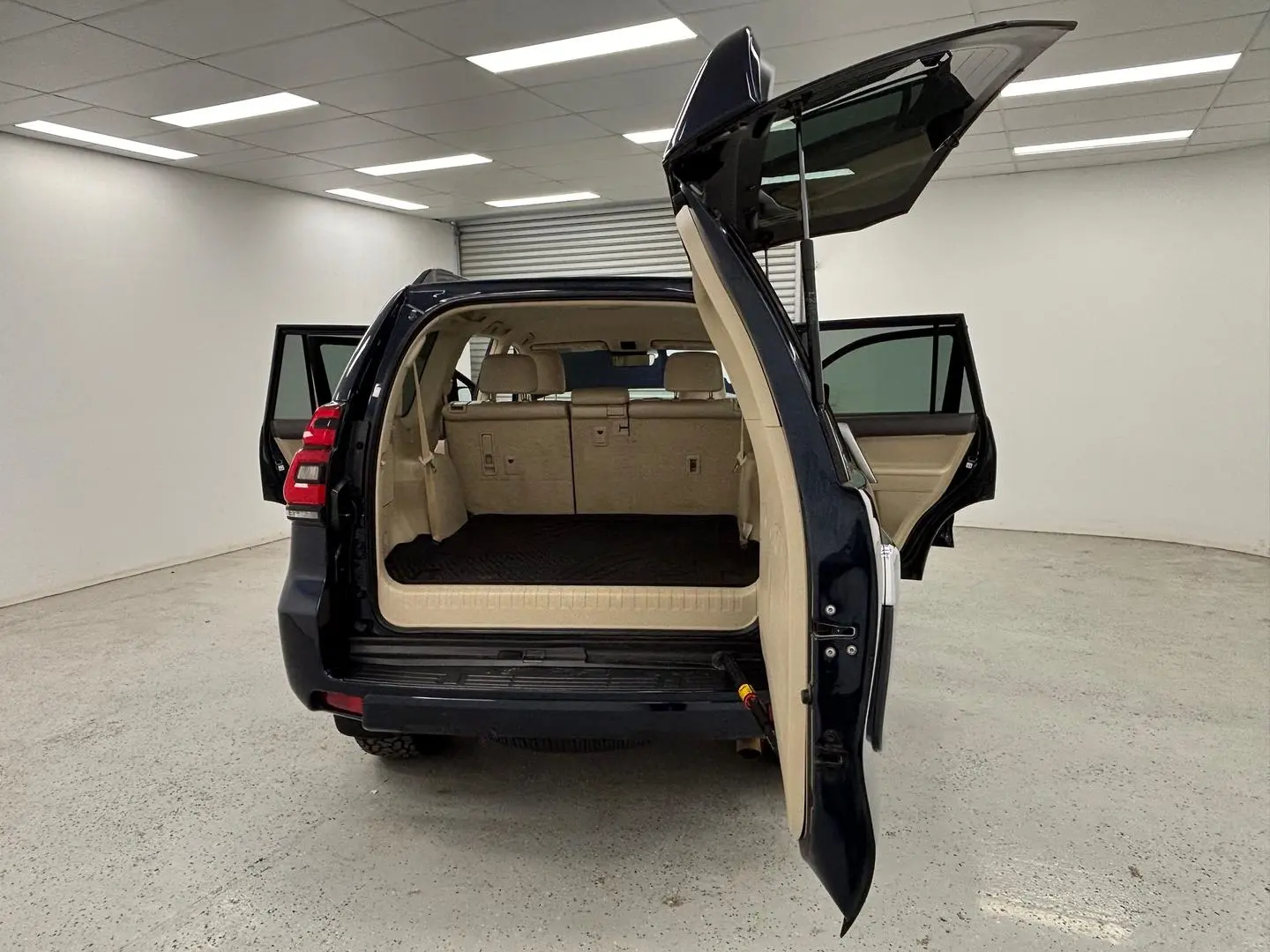 2023 Toyota Landcruiser Prado Gallery Image 11