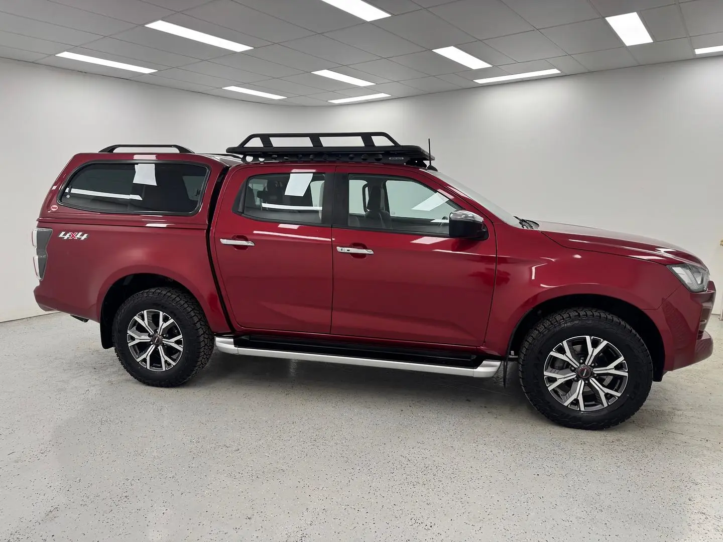 2022 Isuzu D-MAX Gallery Image 2
