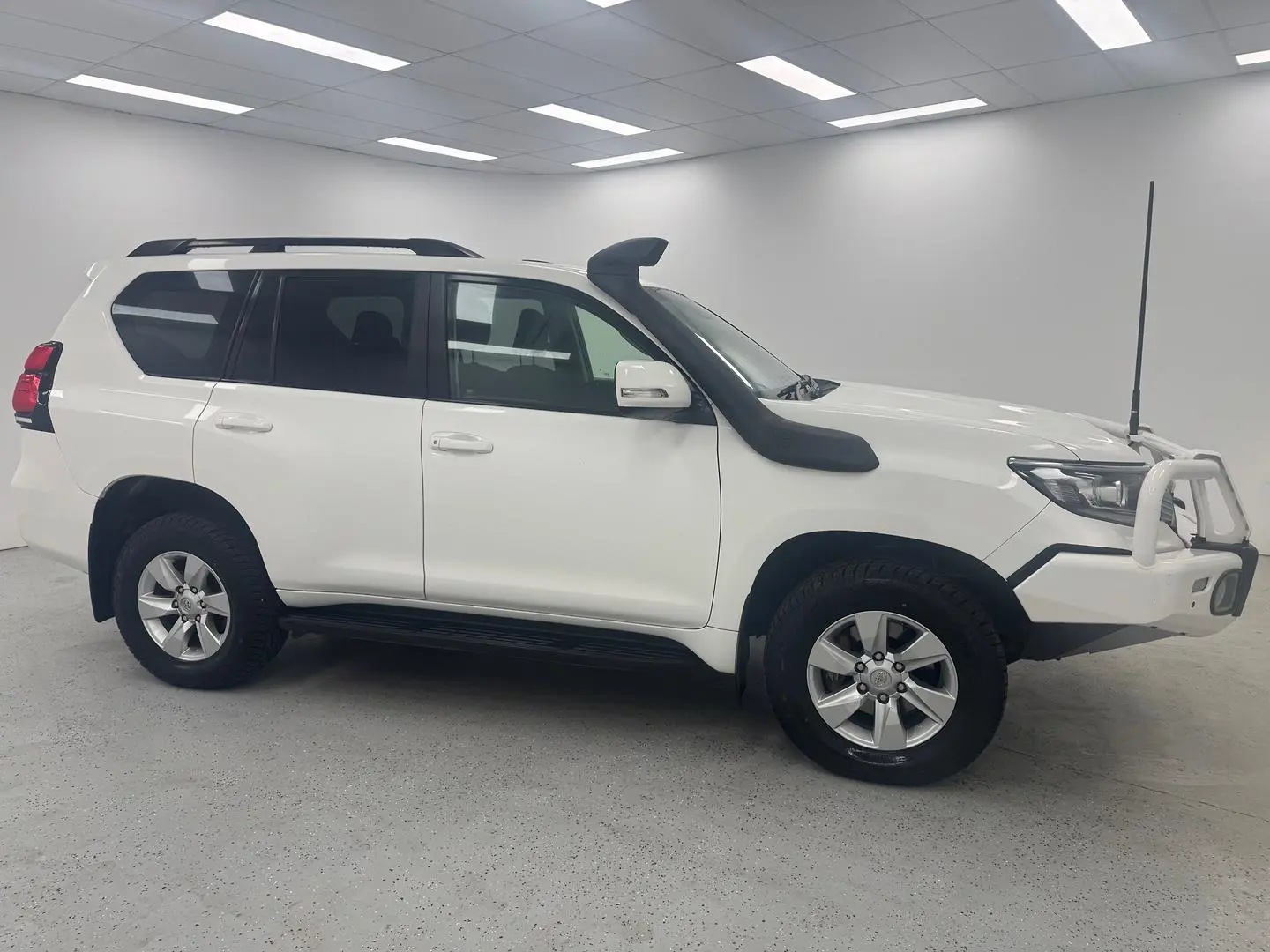 2018 Toyota Landcruiser Prado Gallery Image 2