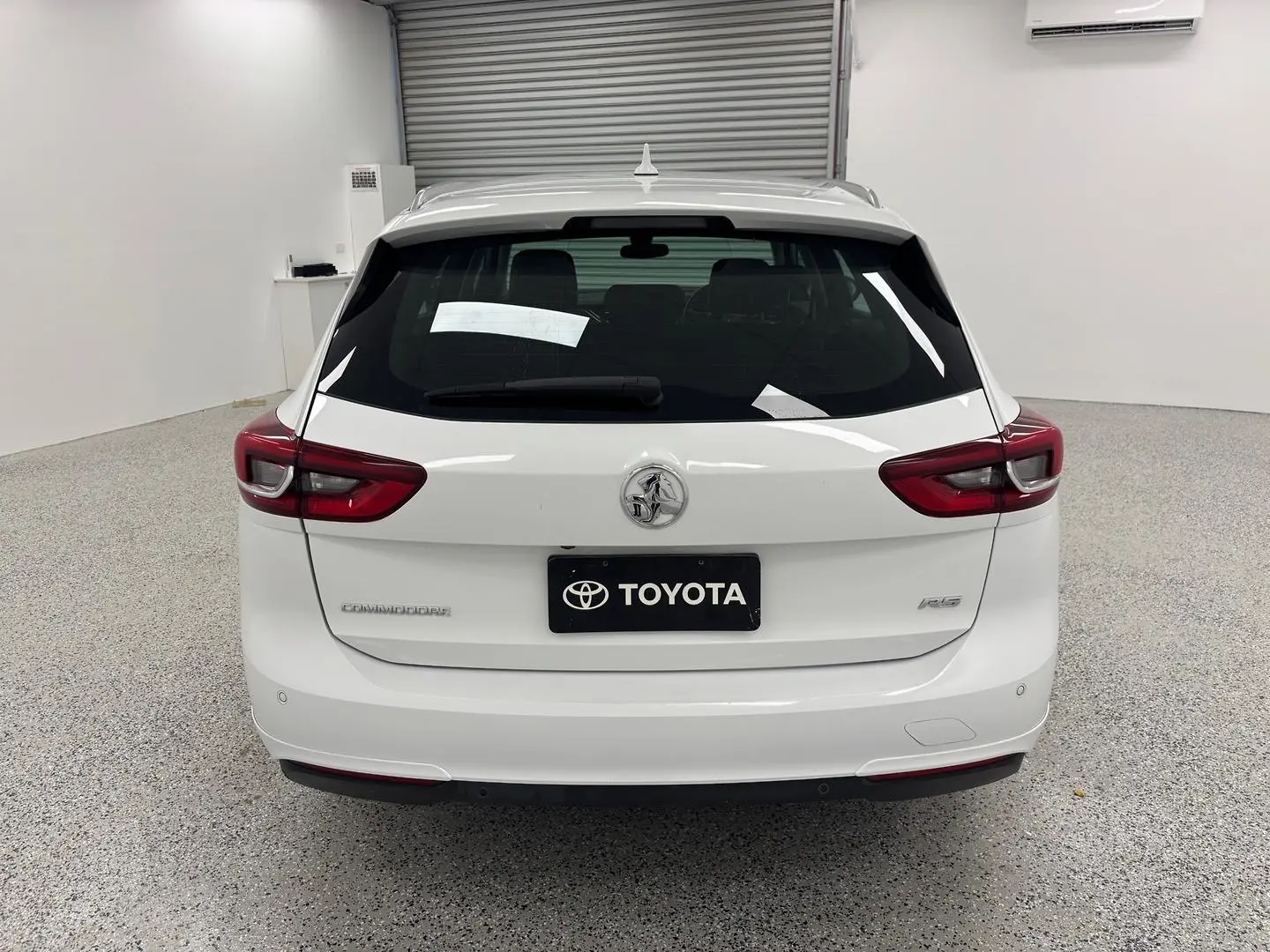 2018 Holden Commodore Gallery Image 4