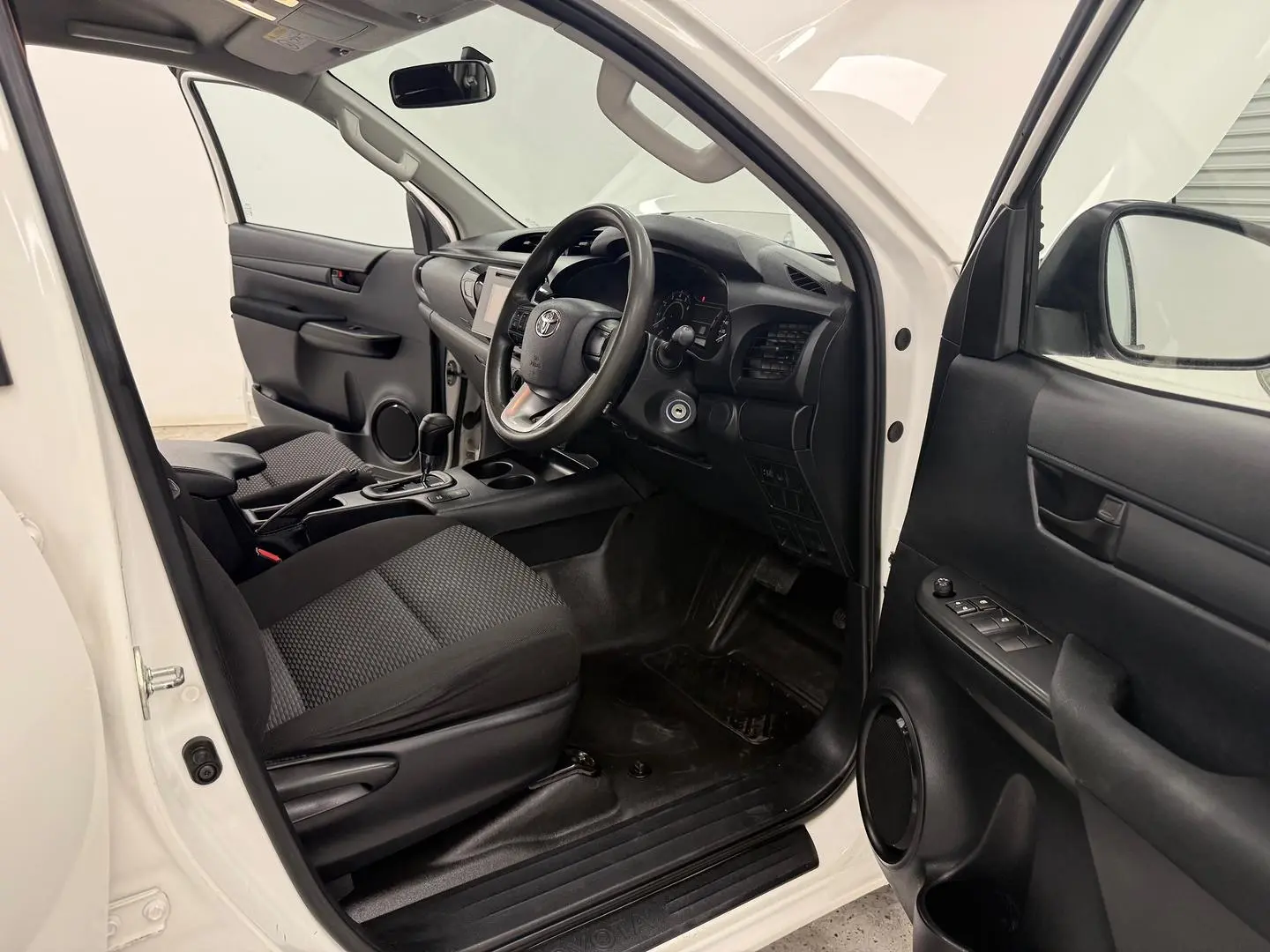 2017 Toyota Hilux Gallery Image 20