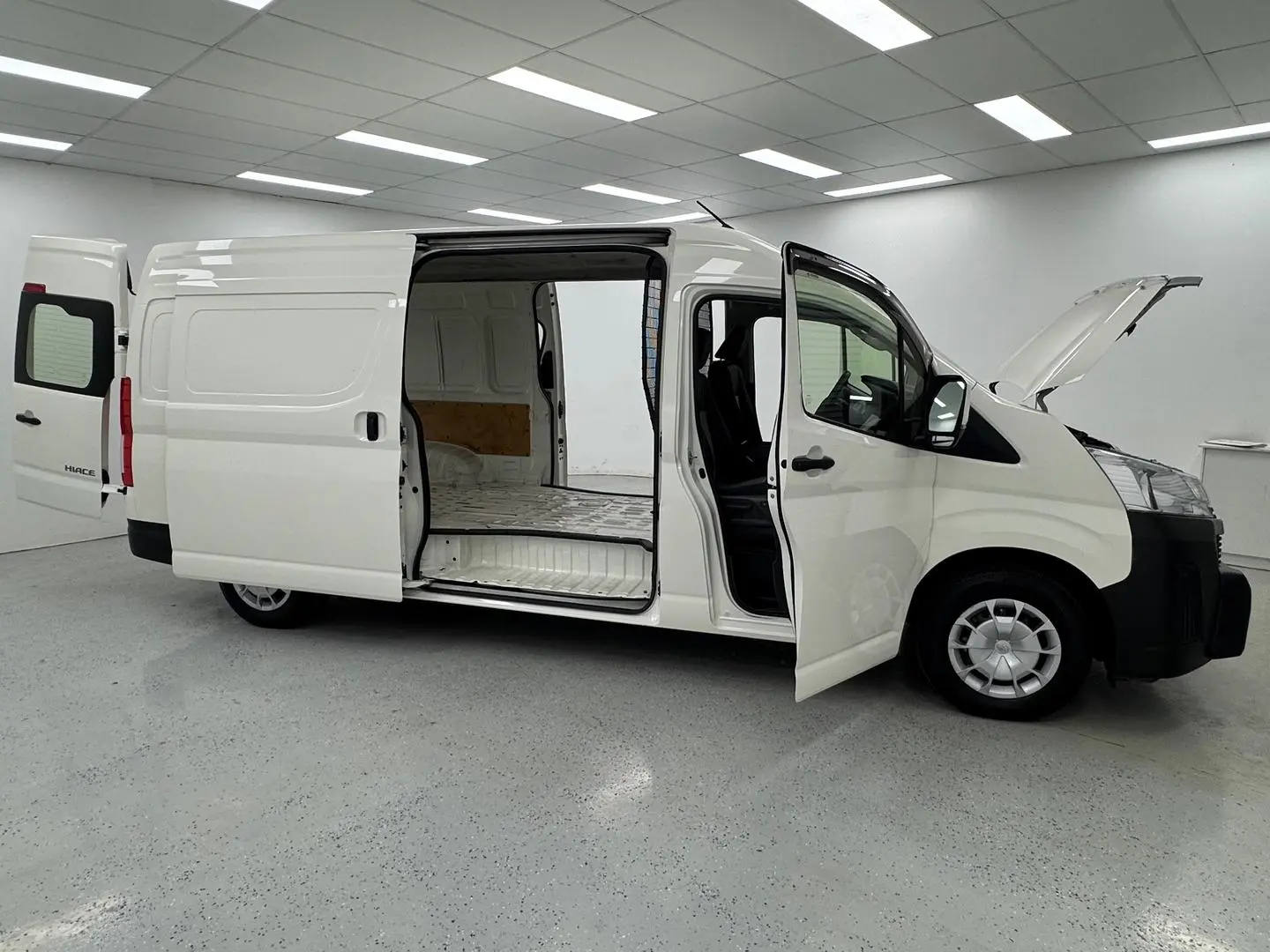 2023 Toyota Hiace Gallery Image 8