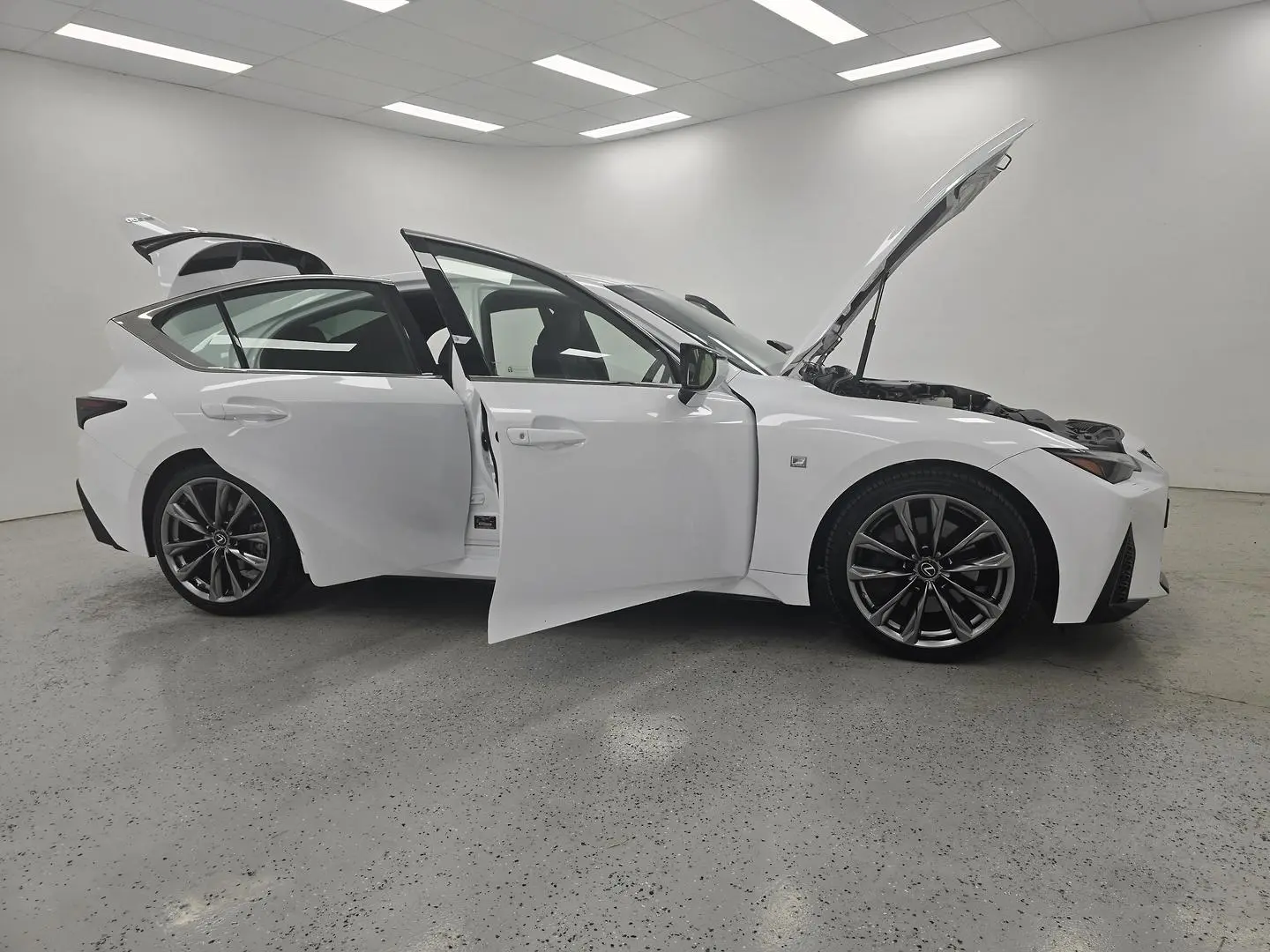 2021 Lexus IS Gallery Image 9