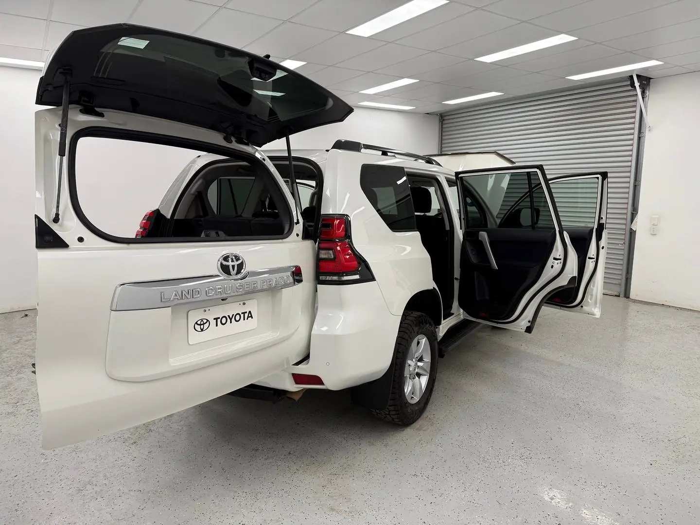 2021 Toyota Landcruiser Prado Gallery Image 16