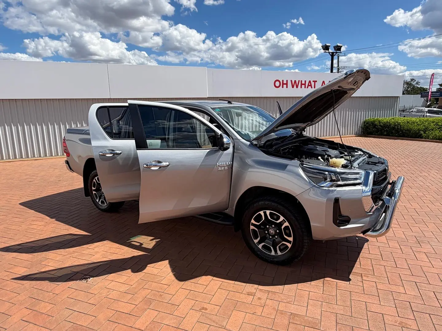 2021 Toyota Hilux Gallery Image 8