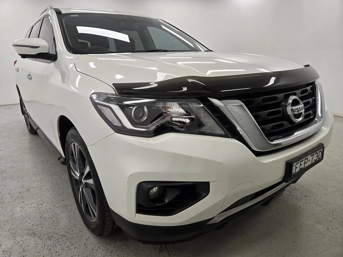 2017 Nissan Pathfinder Gallery Image 1
