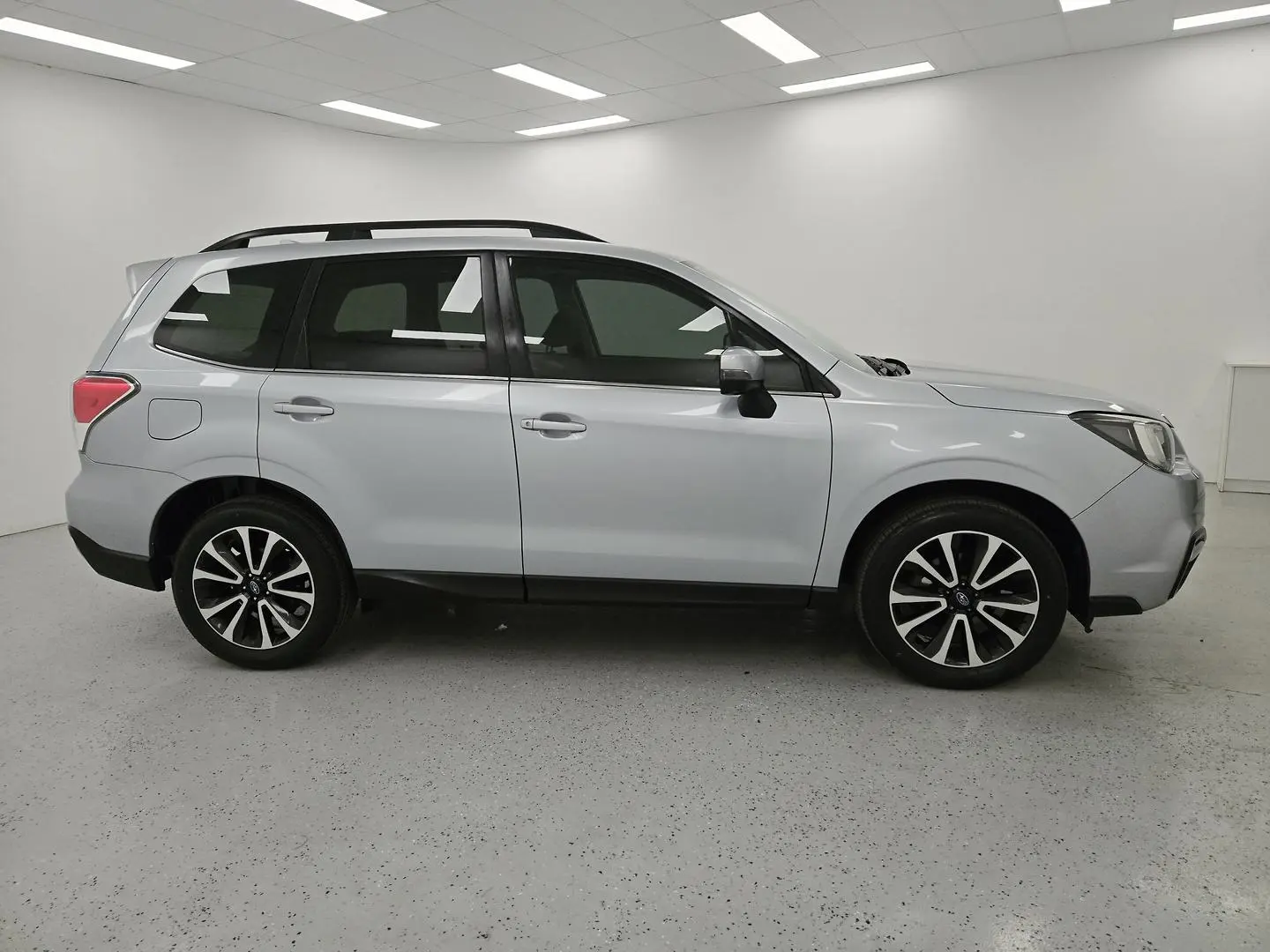 2016 Subaru Forester Image 2