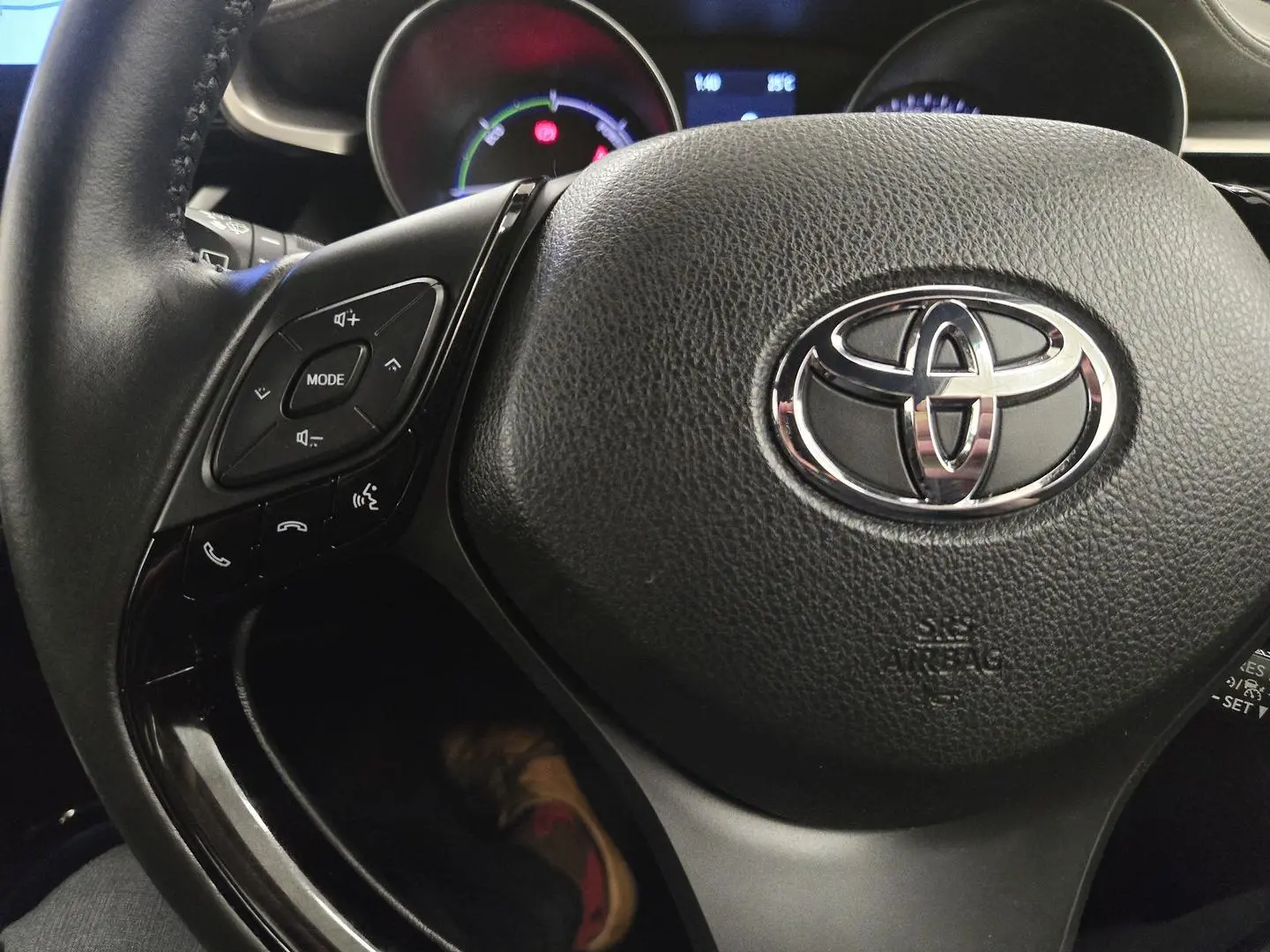 2022 Toyota C-HR Gallery Image 26