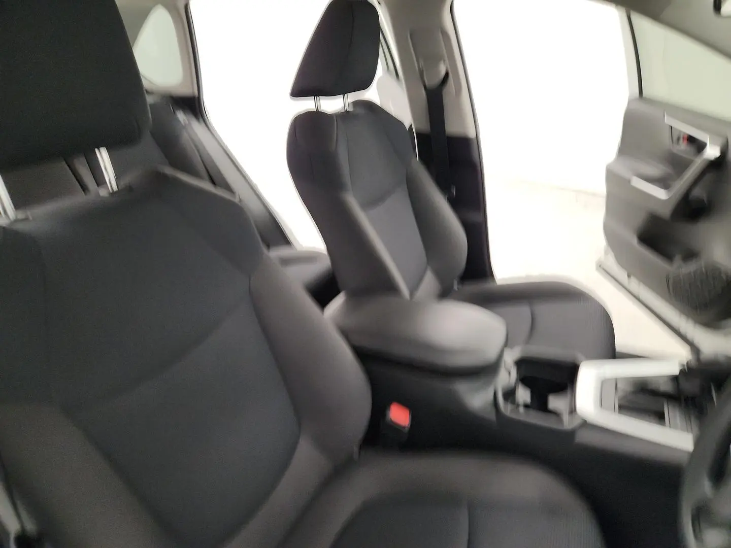 2020 Toyota RAV4 Gallery Image 24